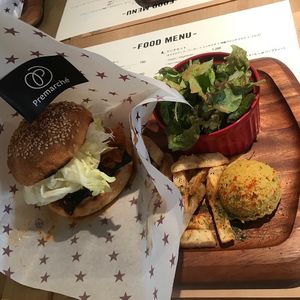Burger lunch plate at Premarché Alternative Diner in Kyoto