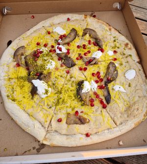 Mit Aubergine, Pistazien und Granatapfelkernen at Locanda in Wurzburg