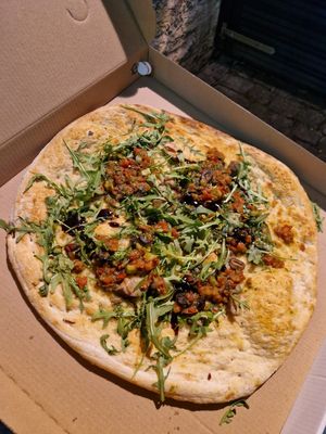 Vegane Pizza das Monats Bruscetta at Locanda in Wurzburg