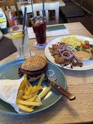 Vegan und gf Burger und veganes Gyros  at Tante Paula im Mailkeller  in Rosenheim