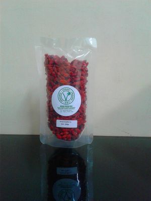DRIED GOJIBERRY 200GR

Gojiberry mengandung polyunsaturated fats seperti linoleic (Omega-6), linolenic (Omega-3). Selain itu mengandung sedikitnya 11 mineral essence dan 22 mineral lainnya, vitamin dan 18 jenis asam amino.

Manfaat :
	Mencegah penyakit jantung.
	Mencegah peradangan paru-paru.
	Mencegah kencing manis.
	Memperlambat degenerasi penglihatan.
	Sumber antioksidan

Cara Pemakaian :
Sangat bermanfaat apabila dikonsumsi langsung. Dapat juga ditambahkan ke dalam sup. at Vegetarian Vegan Frozen Dry in Denpasar