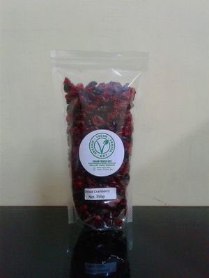 DRIED CRANBERRY 350gr

Zat aktif yang terdapat di dalam Cranberry yaitu proanthocyanidins, merupakan antioksidan yang dapat menurunkan bakteri E-coli yang sering mengakibatkan infeksi pada saluran kemih. Cranberry juga mengandung antioksidan yang dapat mengontrol kolesterol LDL dalam darah.

Manfaat :
•	Mencegah infeksi pada saluran kencing.
•	Mencegah pembentukan batu ginjal.
•	Mencegah plak pada gigi.
Anti kanker.
•	Kesehatan jantung.
Cara Pemakaian :
Dikonsumsi langsung. at Vegetarian Vegan Frozen Dry in Denpasar