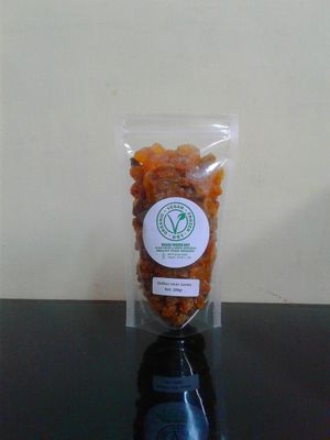 DRIED GOLDEN RAISIN JUMBO 200gr

Raisin adalah anggur yang dikeringkan. Sangat kaya akan nutrisi tetapi tinggi kalori. Satu cangkir raisin setara dengan delapan cangkir anggur segar. Raisin merupakan sumber terbaik zat besi, potassium, selenium dan juga vitamin A serta vitamin B. Raisin juga kaya akan serat.

Manfaat :
	Sangat baik untuk penderita darah tinggi.
	Mencegah konstipasi
	Mencegah anemia.
Cara Pemakaian :
Langsung dikonsumsi. at Vegetarian Vegan Frozen Dry in Denpasar