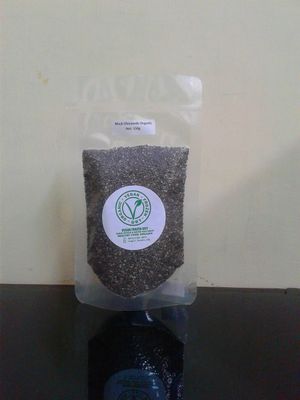 CHIA SEEDS 150 GR

Chia Seeds adalah salah satu ‘Nutritious Superfood’ yang merupakan jenis dari keluarga mint yang dinamakan Salvia Hispanica yang tumbuh di Mexico Selatan. Chia Seeds memiliki nutrisi antara lain :
	8x lipat jumlah sumber Omega-3 dibandingkan salmon.
	6x jumlah kalsium dibandingkan susu.
	2x lipat jumlah protein dibandingkan biji-bijian lainnya.
	2x jumlah potassium dibandingkan pisang.
	3x jumlah antioksidan dibandingkan blueberry.
	3x lebih besar jumlah zat besi dibandingkan bayam.

Manfaat :
•	Menstabilkan gula darah.
•	Meningkatkan konsentrasi.
•	Memberikan energy.
•	Menurunkan kadar kolesterol.
•	Memperlancar pencernaan.
•	Meningkatkan kesehatan tulang.
•	Nutrisi yang baik untuk kuku, kulit dan rambut.
•	Meningkatkan kesehatan jantung.

Cara Pemakaian :
Campurkan 1-2 sendok makan per hari didalam jus atau air.

Mau tanya produk/harga silahkan hubungi :
☎ WA ONLY 0878 8383 5853 
 at Vegetarian Vegan Frozen Dry in Denpasar