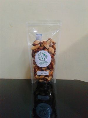 HAZELNUT 250gr
Hazelnut mengandung asam lemak yang mirip dengan asam lemak yang terdapat dalam ASI. Hazelnut berasal dari Eropa, Amerika dan Turki. Hazelnut biasa kita jumpai dalam campuran coklat. 

Selain protein dan asam lemak tak jenuh, Hazelnut juga kaya akan kandungan thiamin dan vitamin B. Kandungan minyak yang terkandung di dalamnya memiliki aroma yang khas. 

Manfaat : 
	Menjalankan program diet 
	Menjaga kesehatan otak 
	Menurunkan kadar kolesterol dalam darah 
	Mencegah kanker 
	Sumber protein 
	Menjaga kesehatan jantung 
Cara pemakaian : 
Dapat dikonsumsi secara langsung (mentah), dipanggang ataupun diolah dengan bahan yang lain. at Vegetarian Vegan Frozen Dry in Denpasar