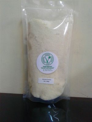 ALMOND POWDER 500 GR
merupakan pengganti daging terbaik karena memiliki nilai protein yang sebanding dengan daging.
Almond juga kaya akan vitamin E, Vitamin B1 dan B6
Almond juga mengandung tinggi Kalsium dan Phospor yg sebanding dengan susu sapi.

Manfaat
•	Menurunkan kolesterol
•	Memperkuat sistem saraf
•	Membantu meringankan stress dan kelelahan
•	Mencegah Arterios klerosis
membantu meningkatkan produksi ASI
sangat baik untuk penderita diabetes, karena membantu menurunkan kadar gula secara perlahan

Cara Pemakaian .
sangat bermanfaat apabila di konsumsi mentah atau dibikin susu Almond at Vegetarian Vegan Frozen Dry in Denpasar