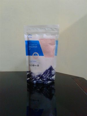 PURA The Purest Salt
Organic Super Food Himalayan Salt
Netto. 500g

Premium Salt . Healthy Choice
100% Natural
Natural Unrefined Salt Without Artificial Iodine, Aluminum & Coloring
Sourced from The Himalayas

Organic . Gluten Free . Non GMO . Unrefined . Kosher Certified . ISO 22000:2005 (Food safety)

Kenapa Garam Himalaya?
Banyak negara maju seperti Amerika, Eropa dan Jepang, sudah beralih dari mengkonsumsi garam laut ke garam himalaya dikarenakan manfaat kesehatannya yang tinggi. Garam himalaya adalah garam murni yang tersedia di dalam bumi, terpendam dan terlindungi jauh dari polusi selama ratusan tahun. Itulah mengapa garam himalaya jauh terlindungi dari racun dan polutan dibandingkan dengan garam laut yang berpolusi tinggi.

Manfaat dari Garam Himalaya:
/ Menyeimbangkan gula darah
/ Menyeimbangkan tekanan darah
/ Mendukung diet
/ Mendetoksifikasikan tubuh
/ Meningkatkan sirkulasi darah
/ Memperbaiki kualitas tidur
/ Mengandung 84 mineral

KALAU ANDA SAYANG DENGAN KELUARGA ANDA, SEGERA PINDAH KE HIMALAYAN SALT at Vegetarian Vegan Frozen Dry in Denpasar