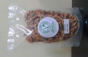 WALNUT 200 GR
Provides energy to the heart

Walnut menupakan kacang yang mengandung banyak nutrisi. Walnut merupakan salah satu jenis kacang-kacangan yang mengandung kalori tinggi karena kandungan minyak yang tinggi. Kandungan minyak pada walnut adalah minyak yang baik terutama untuk kesehatan jantung. Walnut juga mengandung kualitas protein yang baik, Vitamin B1, B2, B3, B6. Vitamin B6 membantu kesehatan otak dan juga pembentukan sel darah merah.

Walnut juga mengandung Fosfor, Potassium, Zat Besi, Magnesium dan Calsium, Zinc, Copper, Manganese.

Manfaat :
•	Sangat baik untuk penderita penyakit jantung.
•	Sangat baik untuk kesehatan otak, system syaraf.
•	Menurunkan kolesterol.

Cara Pemakainan :
Sangat bermanfaat apabila dikonsumsi mentah. at Vegetarian Vegan Frozen Dry in Denpasar