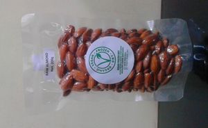 RAW ALMOND 200 GR
Invigorates the nervous system and reduces cholesterol

Almond merupakan pengganti daging terbaik karena memiliki nilai protein yang sebanding dengan daging. Almond juga kaya akan Vitamin E, Vitamin B1 dan B6. Almond juga mengandung tinggi Kalsium dan Phospor yang sebanding dengan susu sapi.

Manfaat :
Menurunkan Kolesterol.
Memperkuat system saraf.
meringankan stress dan kelelahan.
Mencegah arteriosclerosis.
Mencegah osteoporosis.
Membantu meningkatkan produksi ASI.
Sangat baik untuk penderita diabetes, karena membantu menurunkan kadar gula secara perlahan.

Cara Pemakaian :
Sangat bermanfaat apabila dikonsumsi mentah atau dibikin susu almond. at Vegetarian Vegan Frozen Dry in Denpasar
