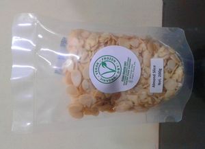 Sliced Almond 200gr 

Almond merupakan pengganti daging terbaik karena memiliki nilai protein yang sebanding dengan daging. Almond juga kaya akan vitamin E, vitamin B1 dan B6. Almond mengandung tinggi kalsium dan phospor yang sebanding dengan susu sapi.

Manfaat :
1. Menurunkan kolesterol.
2. Memperkuat sistem syaraf.
3. Membantu meringankan stress dan kelelahan.
4. Mencegah arteriosclerosis.
5. Mencegah osteoporosis.
6. Membantu meningkatkan produksi ASI.
7. Sangat baik untuk penderita diabetes, karena membantu menurunkan kadar gula secara perlahan.

Cara Pemakaian :
Sangat bermanfaat apabila dikonsumsi mentah atau diolah menjadi susu almond.
 at Vegetarian Vegan Frozen Dry in Denpasar