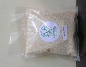 Biji Wijen / White Sesame 200gr health
Biji wijen pada umumnya banyak digunakan sebagai pelengkap salad, topping utk roti, kerupuk, sushi, kue, sup, dan masakan lainnya.

Biji wijen dapat diolah dan digunakan pada berbagai macam makanan, seperti:
- dijadikan susu wijen yang tinggi kalsium
- dijadikan taburan pada atas nasi (setelah biji disangrai)
- dijadikan pasta wijen untuk dijadikan isian dalam kue
- dijadikan bahan luar kue
- dijadikan taburan dalam sop

Selain itu kandungan nutrisi yg terkandung dalam wijen juga baik untuk kesehatan:
1. Mengatur tekanan darah
2. Mencegah kanker
3. Membantu menyembuhkan diabetes, karena magnesium yg terkandung didalam wijen baio utk mengurangi diabetes.
4. Kesehatan tulang
5. Kesehatan pencernaan
6. Memiliki Sifat Anti-Inflamasi, dll.

Biji wijen juga merupakan makanan yang umum dikonsumsi yang paling tinggi Phytosterols, Phytosterols ialah suatu zat dalam tanaman yang menyerupai kolesterol dalam tubuh manusia, Phytosterols terbukti mampu menurunkan kolesterol dalam darah.
 at Vegetarian Vegan Frozen Dry in Denpasar