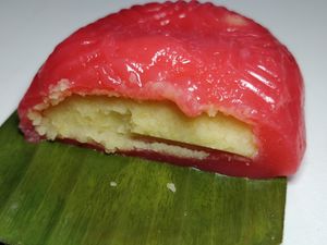 Sweet bean paste at Ji Xiang Everton 吉祥红龟粿 - Everton Park in Central Singapore