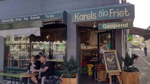 Limited seating outside only, along busy road at Karels Bio Friet in Leiden