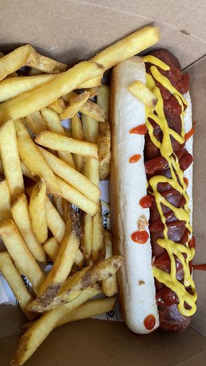   at Le Pub in Newport