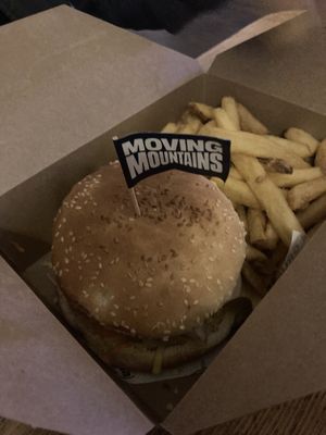 Le burger  at Le Pub in Newport