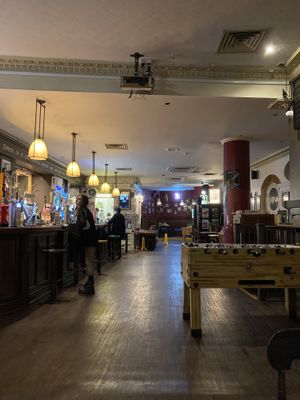   at Le Pub in Newport