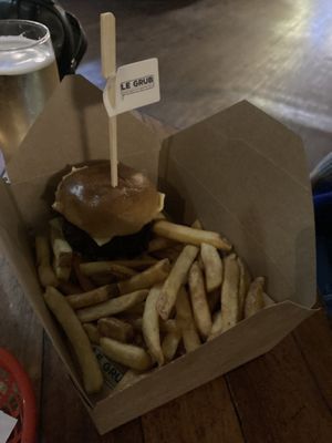   at Le Pub in Newport