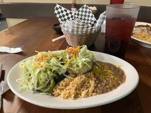 Vegan sopes with sautéed veggies, rice, beans, and agua de Jamaica.  #Veganuary at Cocina Michoacana in Oakdale