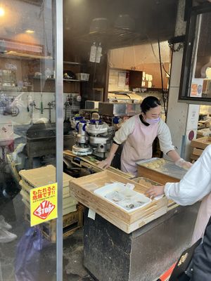 making the mochi in front of you  at Nakatanidou in Nara