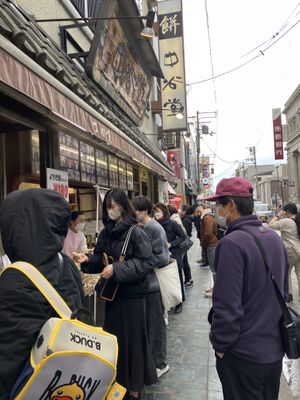 popular place even at non busy times  at Nakatanidou in Nara