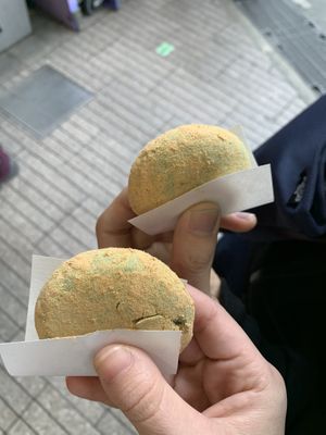 Mugwort mochi at Nakatanidou in Nara