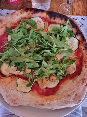 Pizza with vegan cheese at Mister Pizza - Duomo in Florence