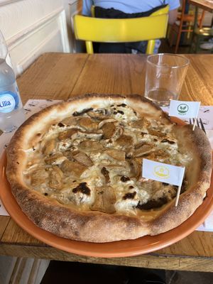 Very accomodating for vegans and glutenfree diets! This is the toscana pizza - very tasty 😊   at Mister Pizza - Duomo in Florence