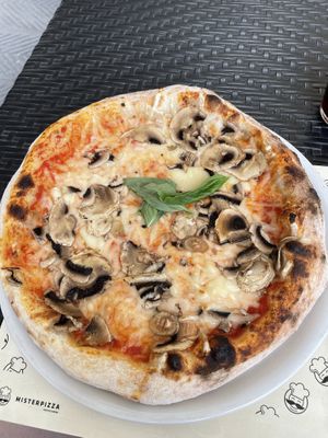 Pizza with vegan cheese and mushrooms  at Mister Pizza - Duomo in Florence