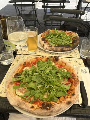 The Verdissima pizza and Prosecco   at Mister Pizza - Duomo in Florence