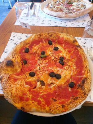 Margherita with onions pomodori and black olives at Mister Pizza - Duomo in Florence