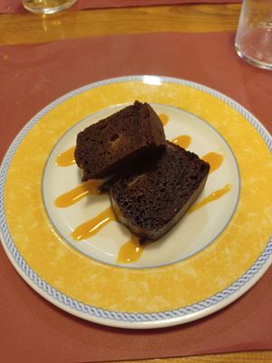 Bizcocho vegano de pera y cacao at Sarasate in Pamplona