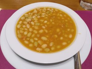 Menu of the day / 1st course / White beans stew at Sarasate in Pamplona