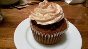 Apple cinnamon cupcake at Flore in Los Angeles