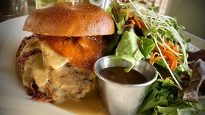 ROAST B'F & CHEDDAR
W/ side salad 🥗 ❤️‍🔥  at Flore in Los Angeles