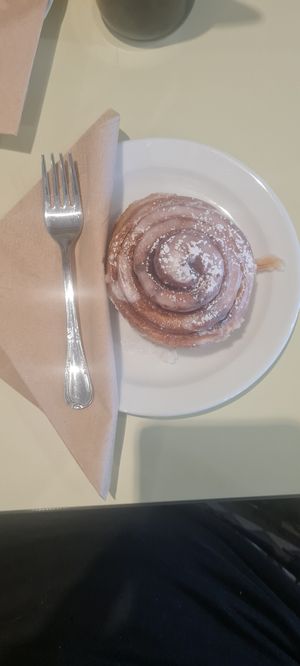 A fantastic cinnamon roll at Vutie Beets in Letchworth