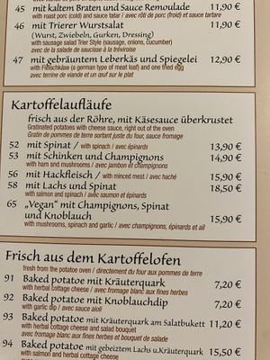 Auflauf auf der Karte + darüber Bratkartoffeln (tendenziell veganisierbar)  at Kartoffel Restaurant Kiste in Trier