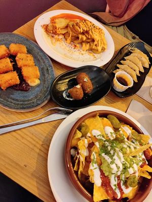 Vegetarian nachos, fried brie cheese, vegan patatas brabas, vegan veggie gyozas, vegetarian mushroom cream croquettes   at Kino in Barcelona