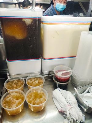 Desserts at Whampoa Soya Beancurd and Grass Jelly in Central Singapore