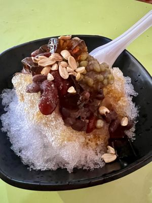 Ais kachang   at House of Desserts 甜品之家 - Bugis in Central Singapore