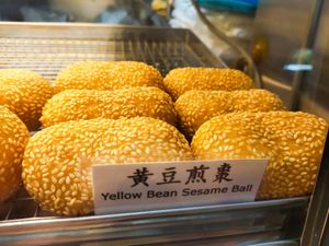Sesame balls at Chen Ji Vegetarian 陈记 in Central Singapore