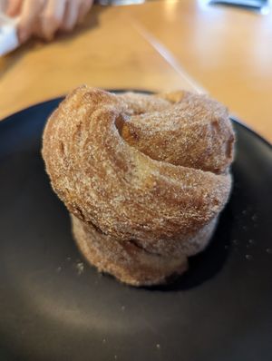 Cinnamon cruffin at Amongst Few in Dubai