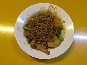 Dry Curry Noodle 咖喱干捞面 at Yan's Vegan (和平纯素) in Penang
