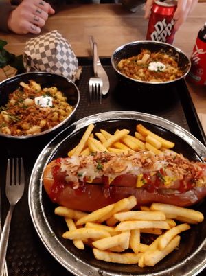 Dirty dog and mac n’ cheese at Rudy's Dirty Vegan Diner in North West London