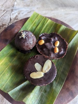3 different desserts that can be ordered separately. One is with peanuts, another with cashew and the last with almonds at Pituq Cafe in 