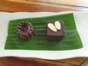 Biscoff bite and Almond twix 20k each: DELICIOUS at Pituq Cafe in 