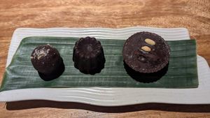 Cashew bite (tastes raw), Biscoff bite, Peanut butter cup (last two were AMAZING) 20k each at Pituq Cafe in 