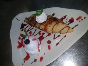 Apple strudel with ice cream at Organic Vision in Oostende