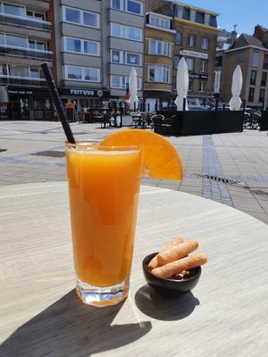 Fresh juice on the terrace at Organic Vision in Oostende