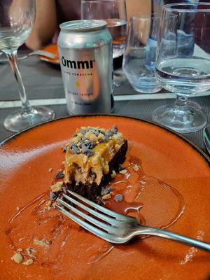 Snickers tarte at Remedio Santo Campo Alegre in Porto