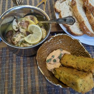 Shiitake Bulhão Pato and Milho Frito at Remedio Santo Campo Alegre in Porto